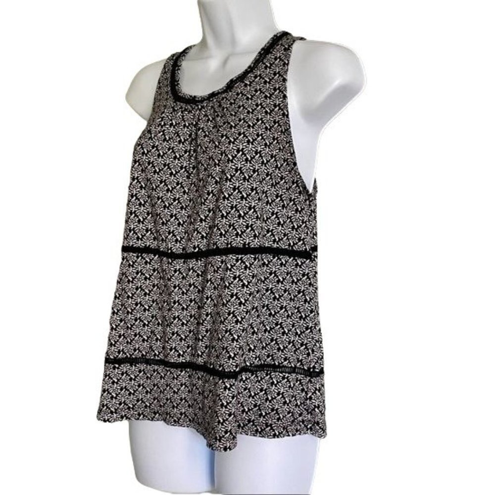 Old Navy Black and White Sleeveless Shirt Large